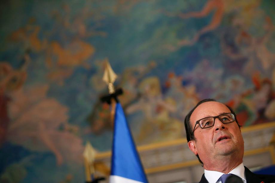 O presidente da França, François Hollande, faz um pronunciamento sobre o ataque em Nice