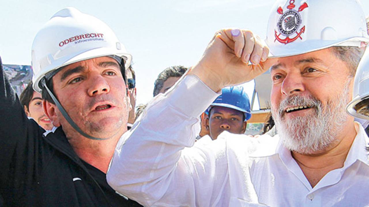 Andrés Sanchez e Lula visitam obra do Itaquerão