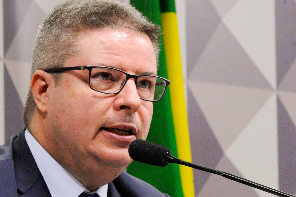 STF 2 – Cotados para Justiça: Anastasia, Ellen e Britto