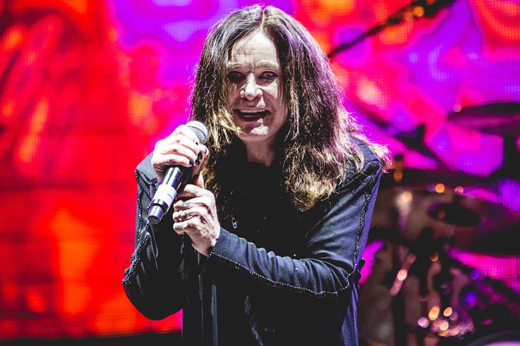 Padre mineiro surpreende ao rezar missa para Ozzy Osbourne