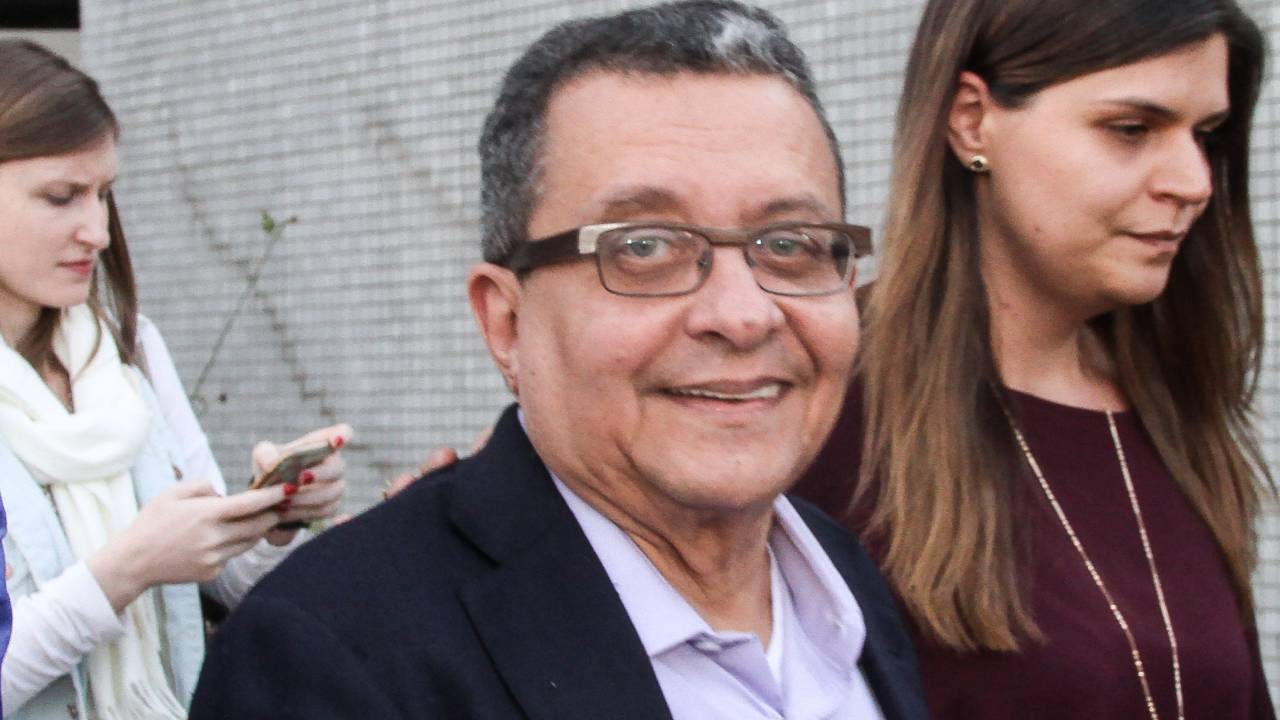 João Santana e Mônica Moura deixam a carceragem da policia federal em Curitiba na tarde desta segunda-feira (01) depois de pagamento de fiança de mais de 31 milhões de reais