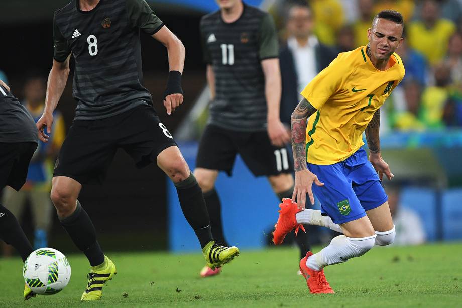 Lance na partida entre Brasil e Alemanha, pela final do futebol masculino nos Jogos Olímpicos Rio 2016