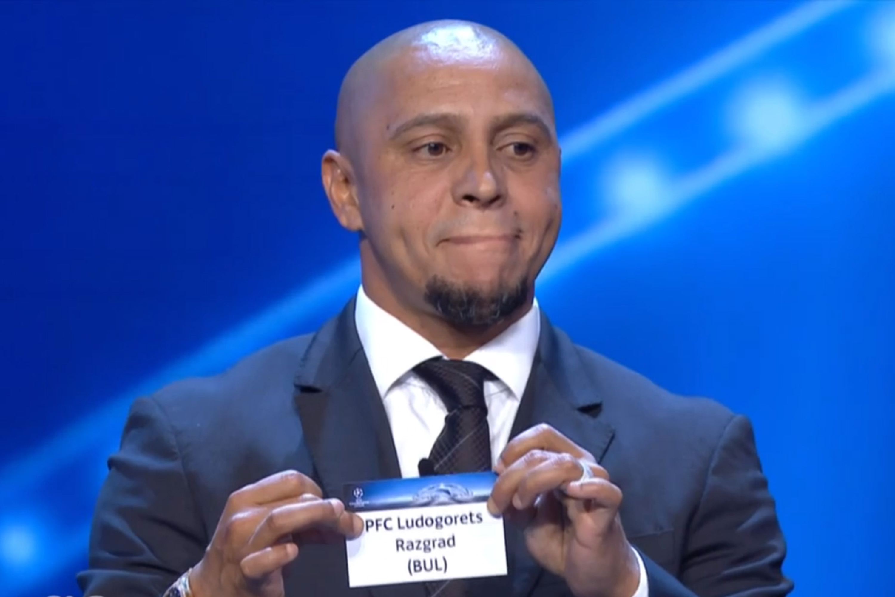 O ex-jogador Roberto Carlos durante sorteio dos grupos da Liga dos Campeões