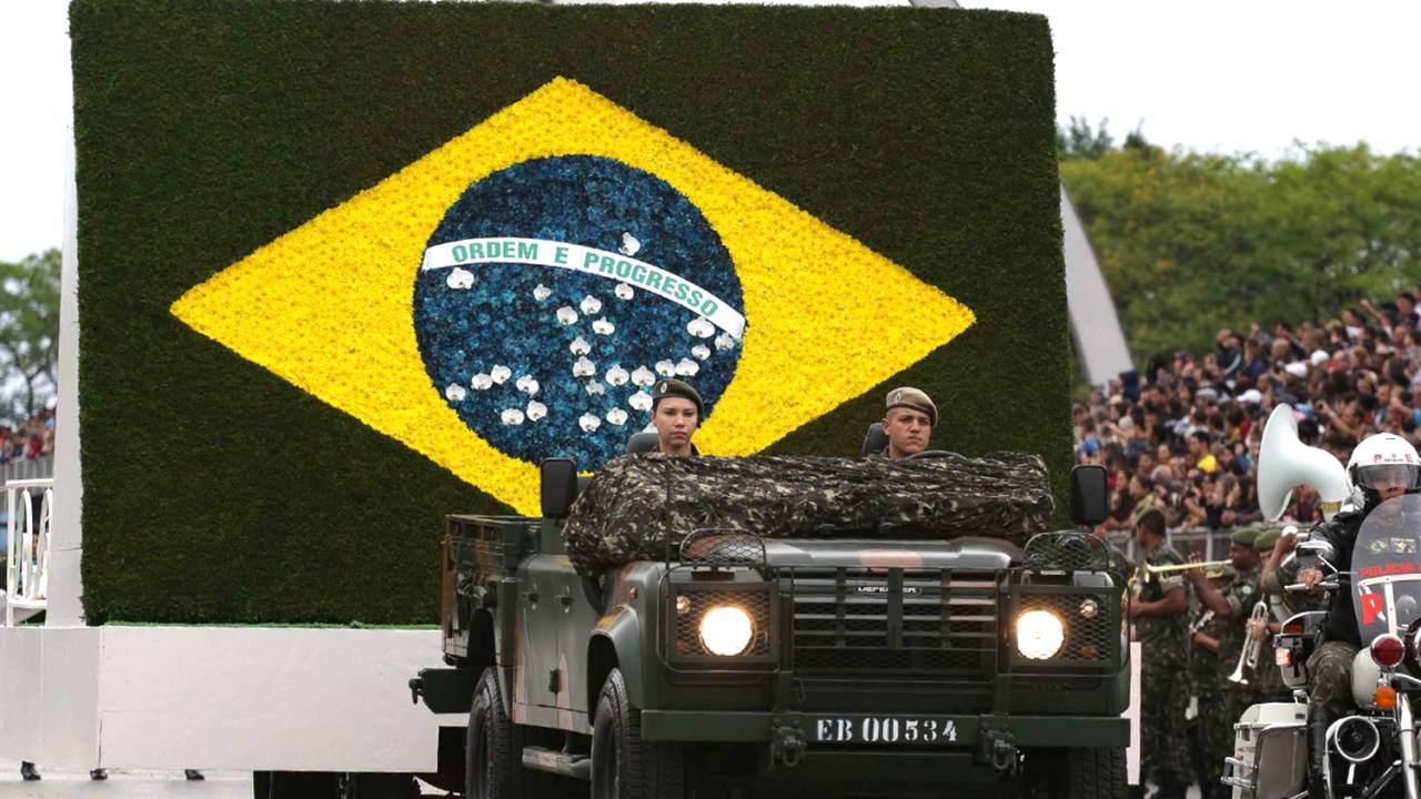 Desfile cívico-militar em homenagem ao Dia da Independência Brasileira, 7 de Setembro, no Sambódromo do Anhembi, em São Paulo