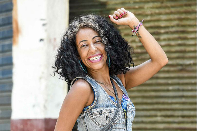 Selminha (Samantha Schmütz), em cena do filme 'Tô Ryca'