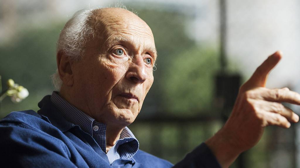 Lula acerta ao propor tarifas a big techs em reação aos EUA, diz Ricupero