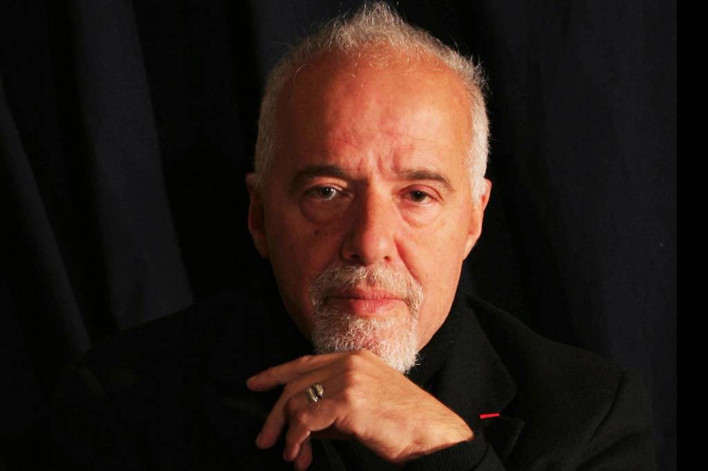 Paulo Coelho relata tortura na ditadura militar: ‘eletrodos na genitália’