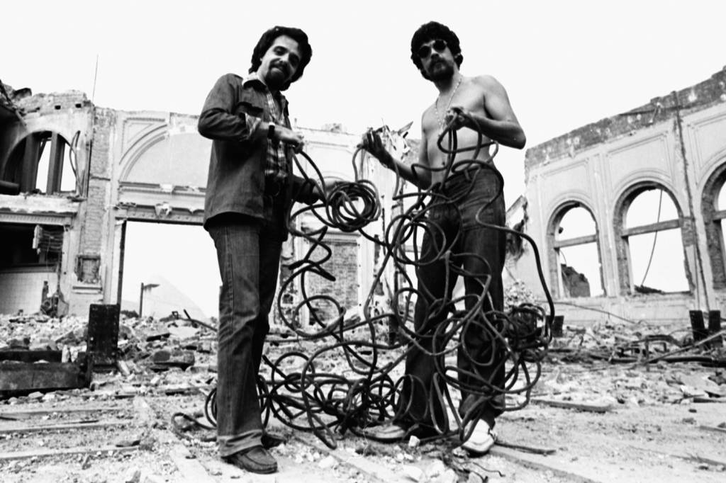 O erro gramatical de Raul Seixas no hit ‘Eu Nasci Há Dez Mil Anos Atrás’