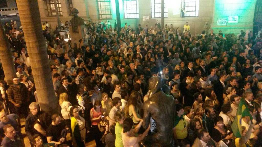 Ato na São Francisco é um sucesso e reúne mais de mil advogados, juristas e defensores do impeachment