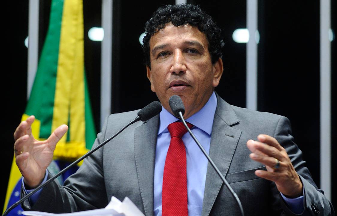 O ex-senador Magno Malta durante discurso no plenário do Senado, em Brasília -