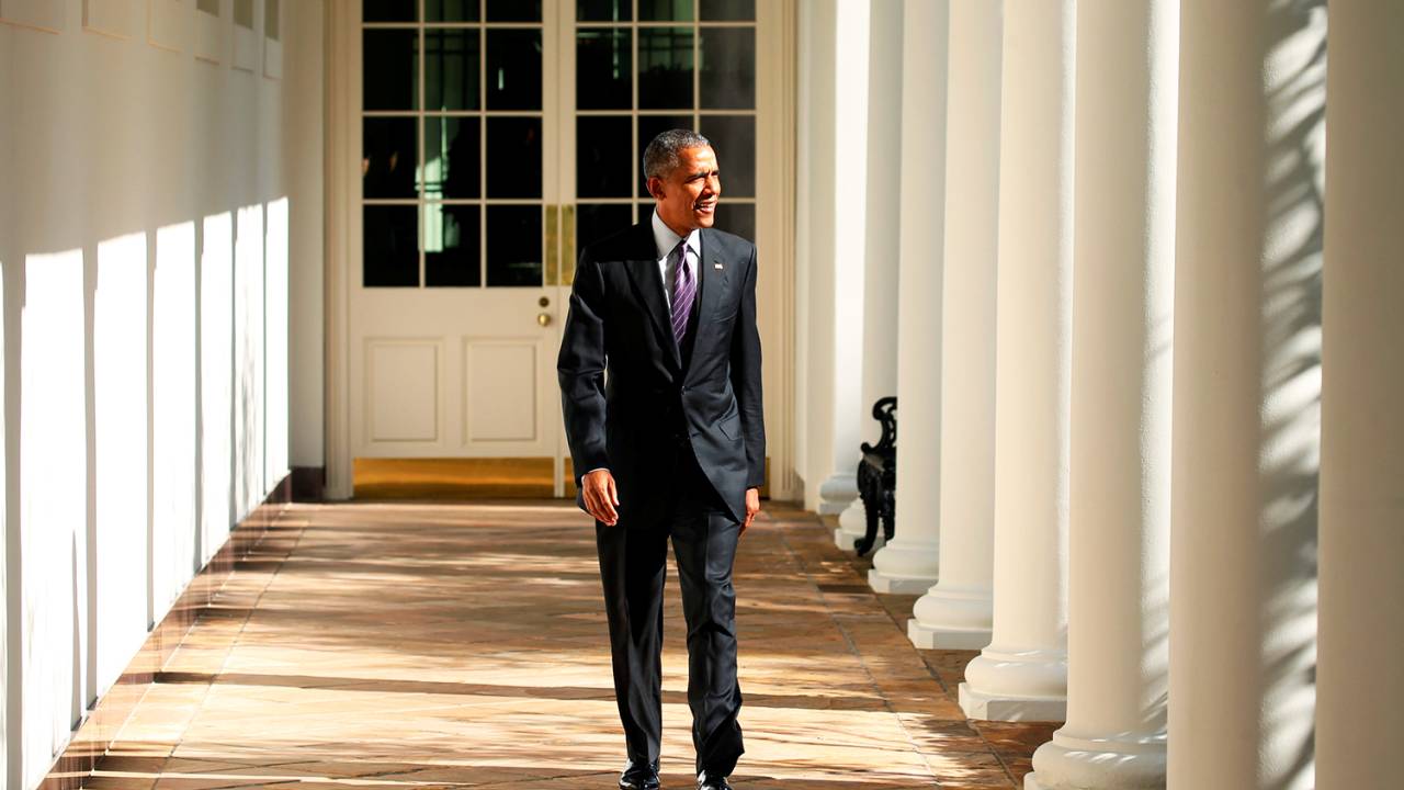 O presidente dos Estados Unidos, Barack Obama, caminha próximo ao Salão Oval da Casa Branca, em Washington, no dia das eleições presidenciais no país - 08/11/2016