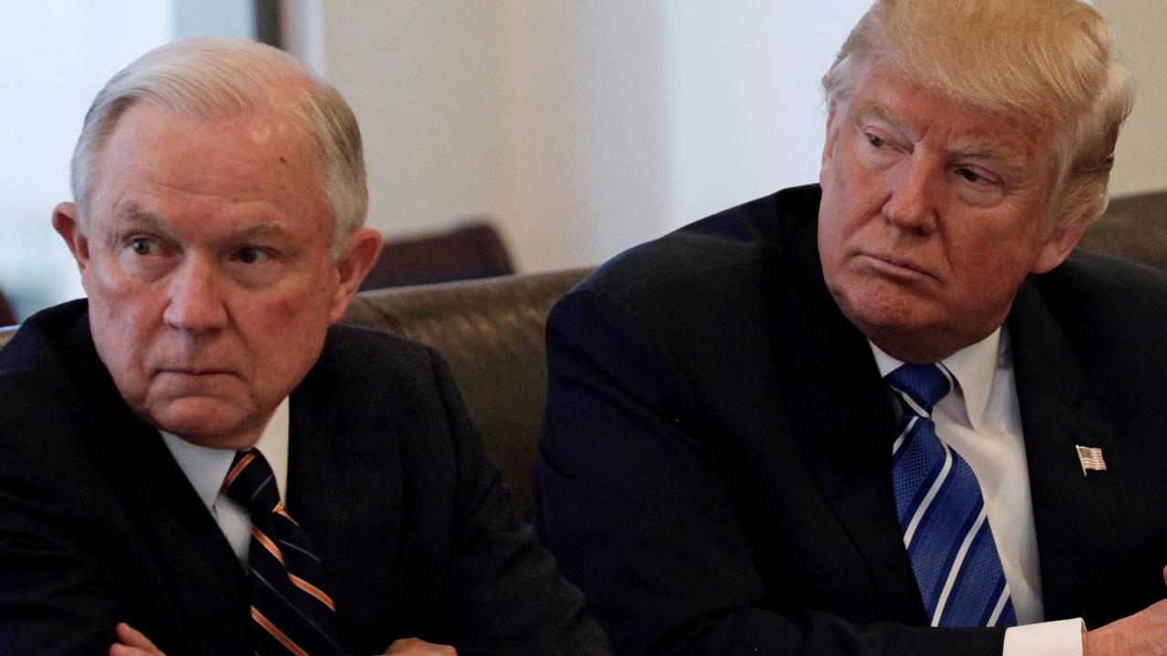 Donald Trump e o senador Jeff Sessions