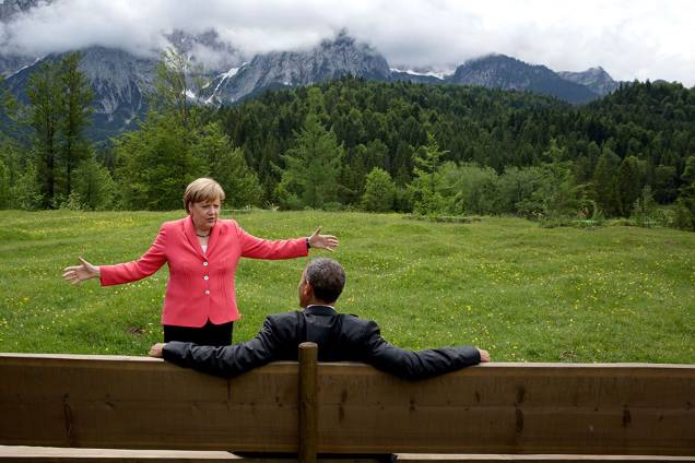 Chanceler Angela Merkel conversa com Barack Obama durante encontro do G7, em Krün, na Alemanha - 08/06/2015 Chanceler Angela Merkel conversa com Barack Obama durante encontro do G7, em Krün, na Alemanha - 08/06/2015