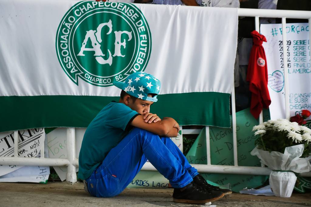 Romário quer pensão a familiares de vítimas do voo da Chapecoense