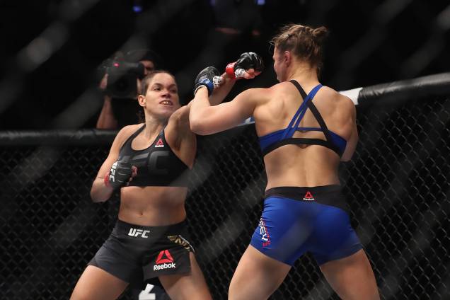Lutadoras de MMA Amanda Nunes, brasileira, e americana Ronda Rousey se enfrentam em Las Vegas - 30/12/2016 Lutadoras de MMA Amanda Nunes, brasileira, e americana Ronda Rousey se enfrentam em Las Vegas - 30/12/2016