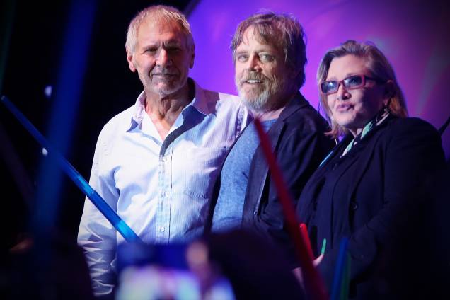 Os atores Harrison Ford, Mark Hamill e a atriz Carrie Fisher em San Diego 10/07 2015 Os atores Harrison Ford, Mark Hamill e a atriz Carrie Fisher em San Diego 10/07 2015
