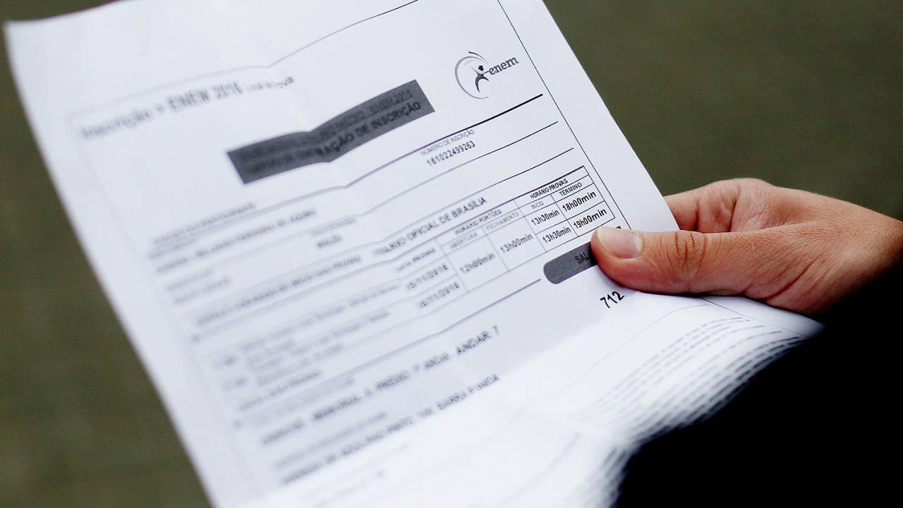 Estudantes aguardam pelo início das provas do Enem