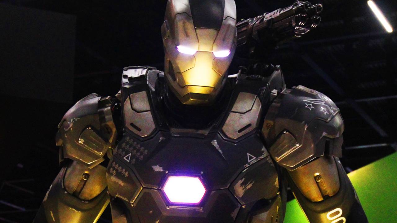 Réplica de armadura do personagem ´Homem de Ferro´, é vista no segundo dia da Comic Con Experience, realizada na São Paulo Expo - 02/12/2016