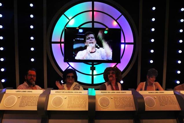 O ´Show de Calouros´ foi um programa de auditório apresentado por Silvio Santos entre julho de 1977 e 1992 - 06/12/2016 O ´Show de Calouros´ foi um programa de auditório apresentado por Silvio Santos entre julho de 1977 e 1992 - 06/12/2016
