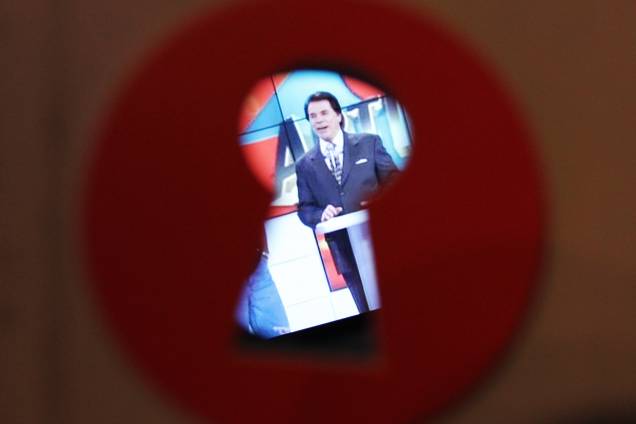 ´Casa dos Artistas´ foi o primeiro reality show da televisão brasileira, exibido pelo SBT entre 2001 e 2004, sendo apresentado por Silvio Santos. O programa rendeu a maior audiência da história da emissora - 06/12/2016 ´Casa dos Artistas´ foi o primeiro reality show da televisão brasileira, exibido pelo SBT entre 2001 e 2004, sendo apresentado por Silvio Santos. O programa rendeu a maior audiência da história da emissora - 06/12/2016