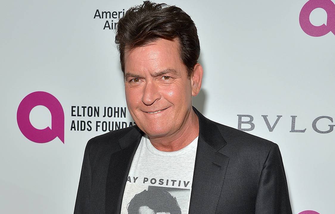 Charlie Sheen comparece ao 24° festival anual da Fundação para AIDS Elton John