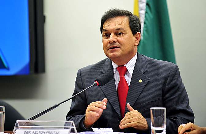 PR promove dança das cadeiras na CCJ em operação para salvar Cunha