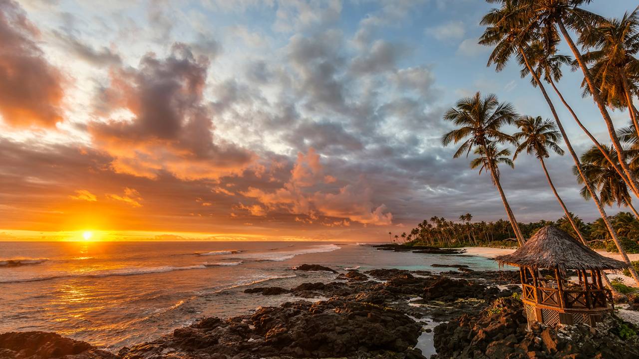 Nascer do sol na ilha de Samoa, sul do Pacífico