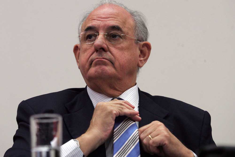 Cotado em caso de eleição indireta, Jobim não tem se articulado