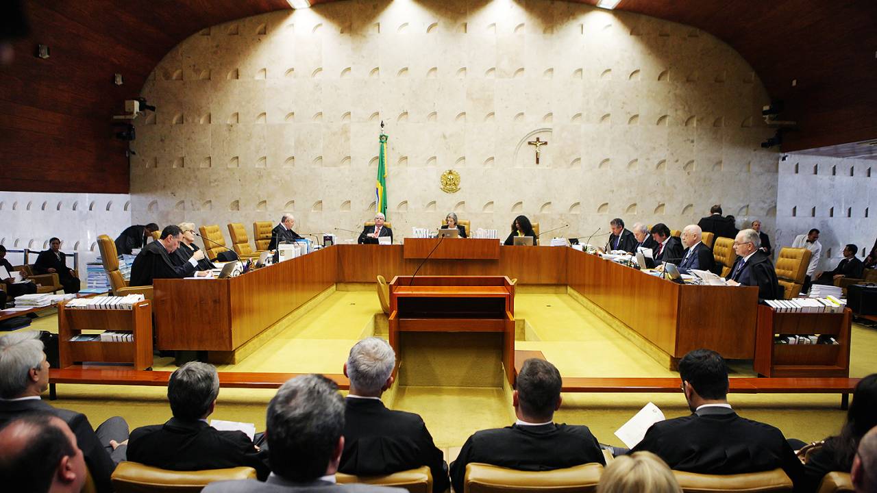 Sessão no plenário do STF