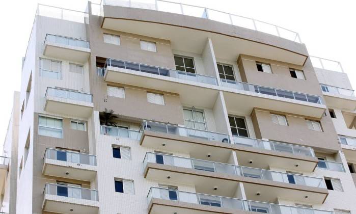 Vote na enquete (ou sugira outra opção): Já que está sem dono, o triplex no Guarujá deveria ser transformado em…