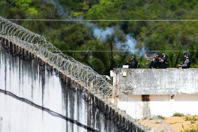 Penitenciária Estadual de Alcaçuz, em Nísia Floresta (RN), após batalha campal de presos nesta quinta-feira (19 Penitenciária Estadual de Alcaçuz, em Nísia Floresta (RN), após batalha campal de presos nesta quinta-feira (19