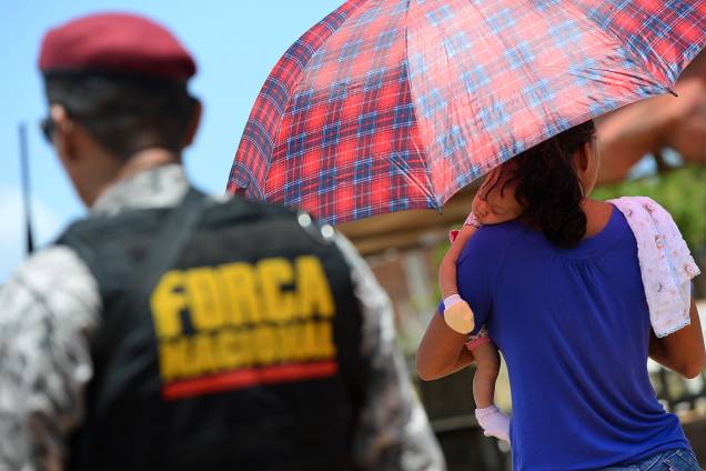 Mulheres aguardam notícias dos presos rebelados na Penitenciária Estadual de Alcaçuz, em Nísia Floresta (RN), na Região Metropolitana de Natal - 23/01/2017 Mulheres aguardam notícias dos presos rebelados na Penitenciária Estadual de Alcaçuz, em Nísia Floresta (RN), na Região Metropolitana de Natal - 23/01/2017