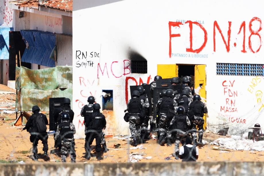 Tropa de Choque entra na Penitenciária Estadual de Alcaçuz, na cidade de Nísia Floresta (RN) - 18/01/2017