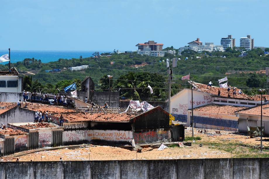 Presos da Penitenciária Estadual de Alcaçuz, em Nísia Floresta (RN), entram em batalha campal no sexto dia de rebelião - 19/01/2017