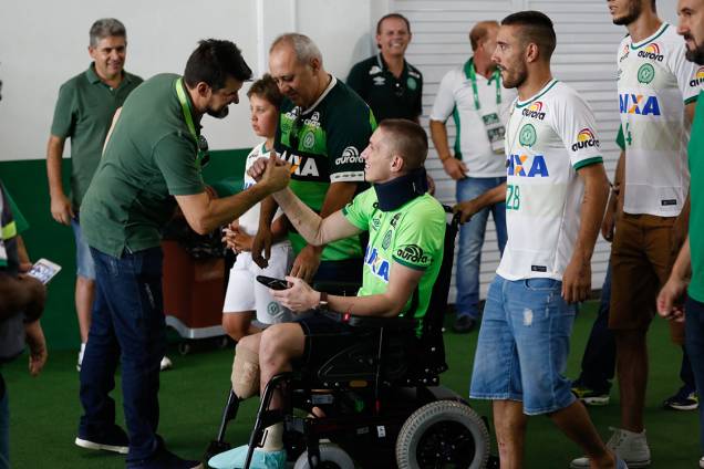 Jackson Follmann, um dos sobreviventes na tragédia em Medellin, chega na Arena Condá para o amistoso entre Chapecoense e Palmeiras Jackson Follmann, um dos sobreviventes na tragédia em Medellin, chega na Arena Condá para o amistoso entre Chapecoense e Palmeiras
