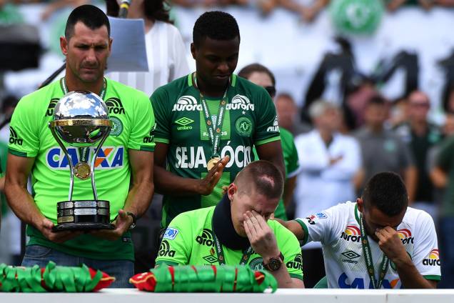 Alan Ruschel e Jackson Follmann, sobreviventes na tragédia em Medellin, durante o amistoso entre Chapecoense e Palmeiras, Arena Condá em Chapecó Alan Ruschel e Jackson Follmann, sobreviventes na tragédia em Medellin, durante o amistoso entre Chapecoense e Palmeiras, Arena Condá em Chapecó