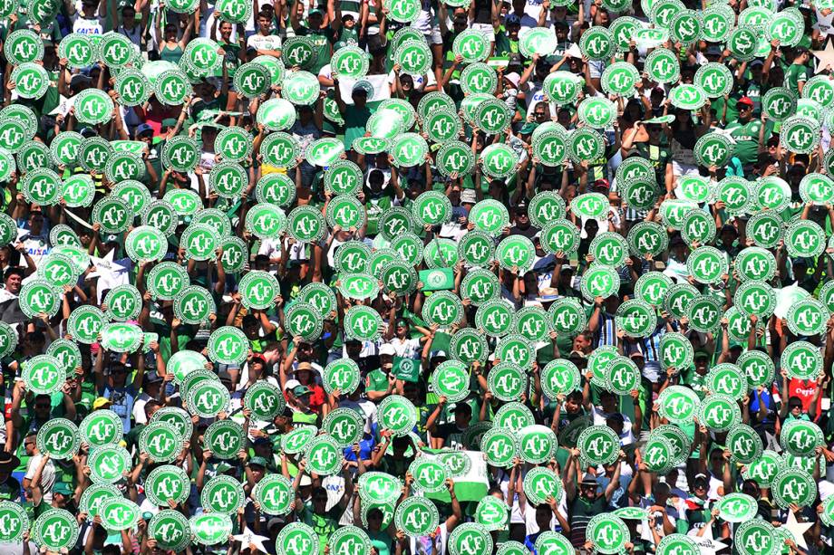 Torcida da Chapecoense durante amistoso contra o Palmeiras, na Arena Condá em Chapecó