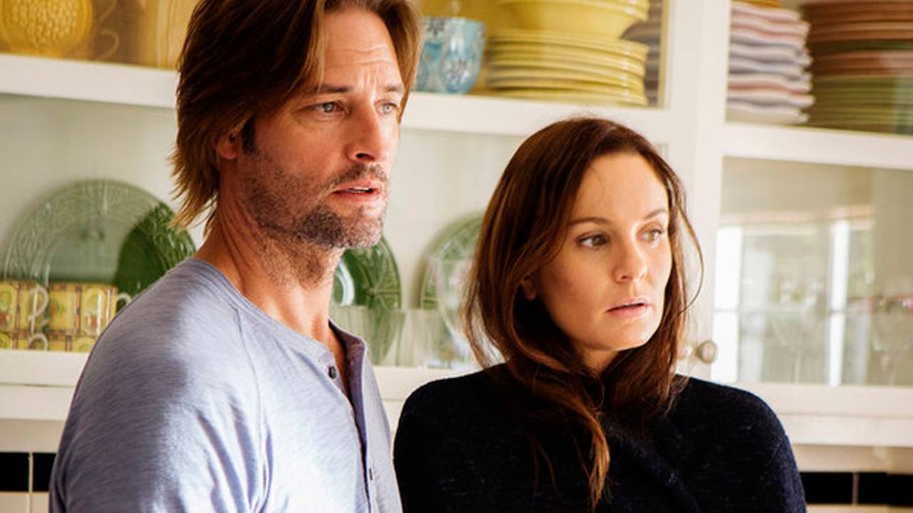 Will (Josh Holloway) e Katie (Sarah Wayne Callies) em 'Colony'