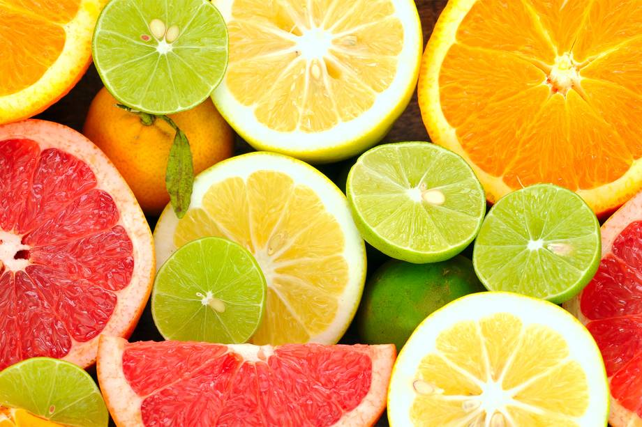 Mito: fonte de vitaminas e fibras, as frutas cítricas possuem antioxidantes, como flavonoides, compostos fenólicos, entre outros. “Em relação aos benefícios referentes ao emagrecimento, os estudos existentes ainda são muito limitados. Mais pesquisas são necessárias para obter melhores conclusões".