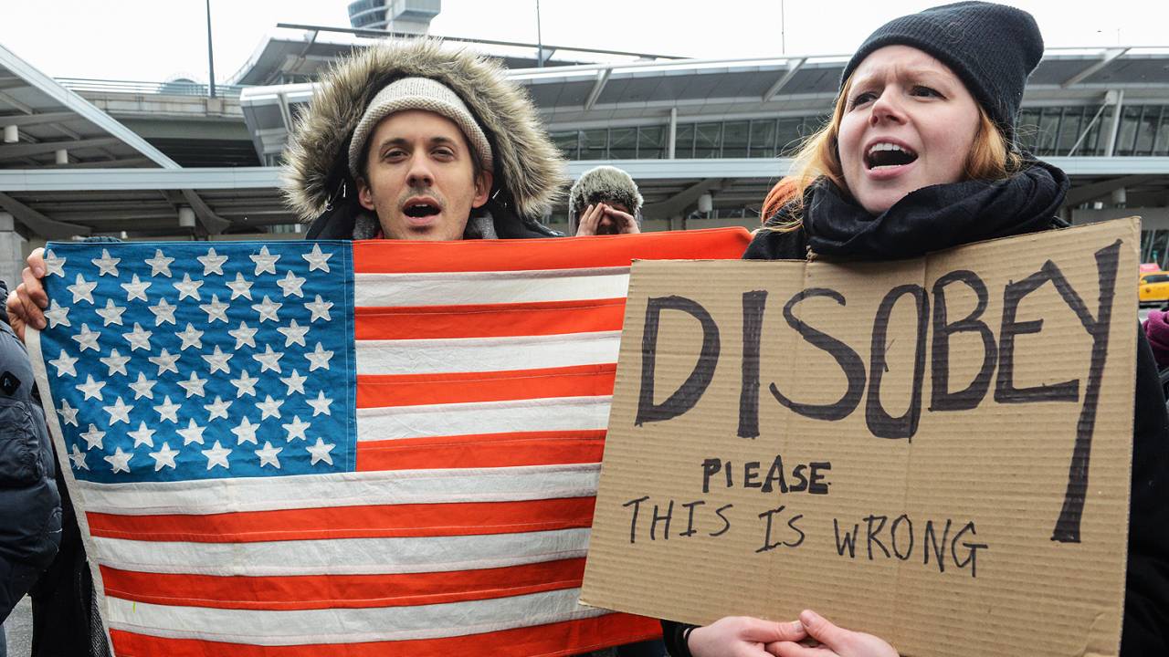 Bloqueio de Trump à imigração - Protesto - Aeroporto