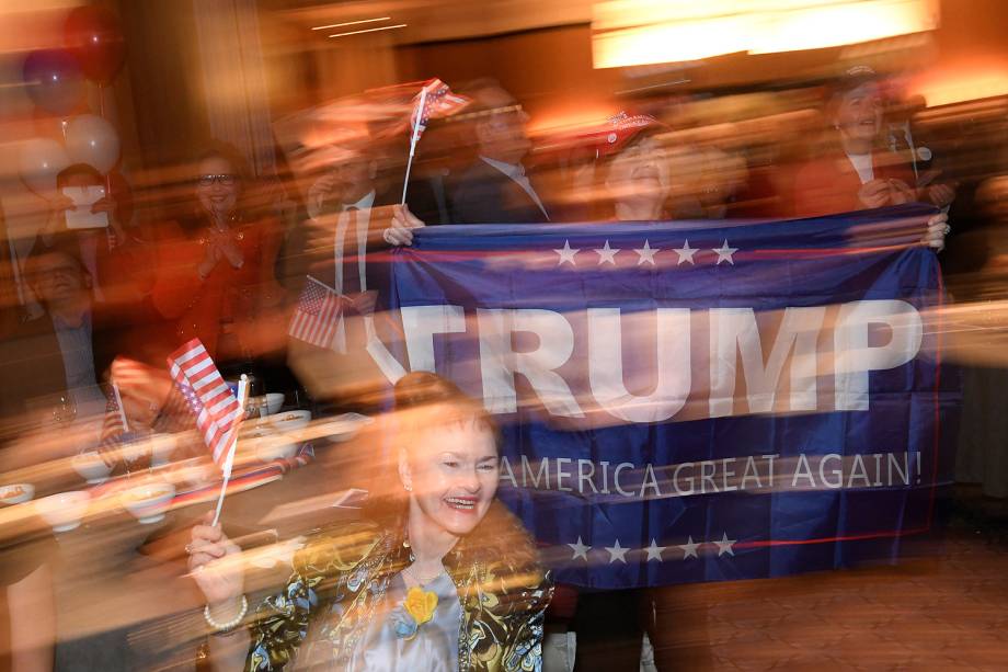 Público durante a cerimônia de posse de Donald Trump no Capitólio, em Washington - 201/01/2017