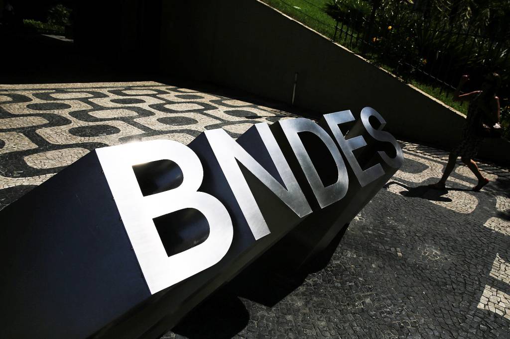 Grupo JBS e BNDES são alvos de nova operação da Polícia Federal