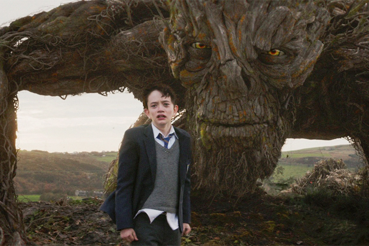 Conor (Lewis MacDougall), em cena do filme 'Sete Minutos Depois da Meia Noite' Conor (Lewis MacDougall), em cena do filme 'Sete Minutos Depois da Meia Noite'