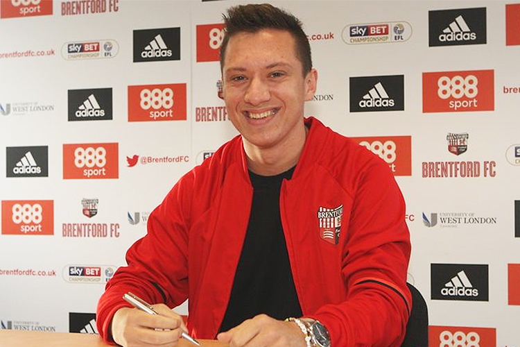 Neto sueco de Garrincha assina com o Brentford FC, clube inglês