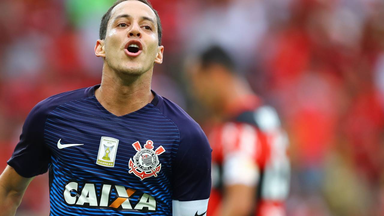 O meia Rodriguinho atuando pelo Corinthians