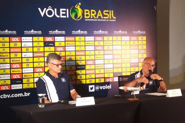 Bernardinho deixa o comando da seleção masculina de vôlei após 16 anos. Renan Dal Zotto é o substituto