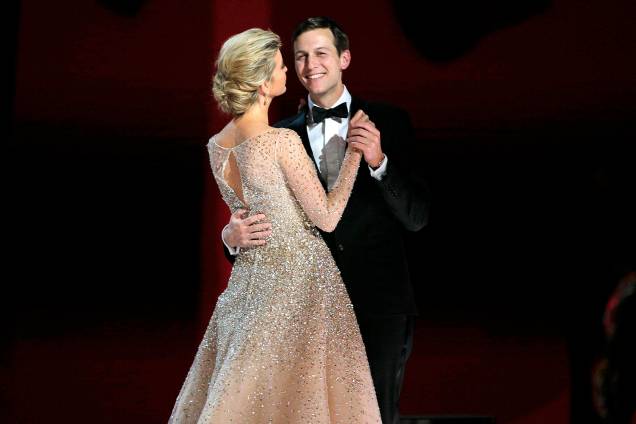 Jared Kushner e sua esposa Ivanka Trump durante Baile da Liberdade, em Washington Jared Kushner e sua esposa Ivanka Trump durante Baile da Liberdade, em Washington
