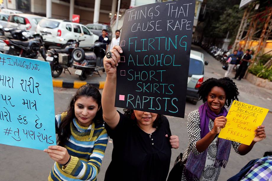 Mulheres participam de protesto por direitos civis em solidariedade à Marcha das Mulheres de Washington, na cidade de Ahmedabad, Índia