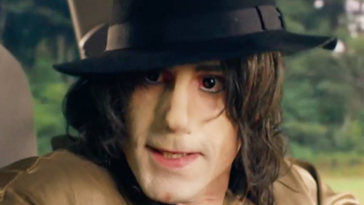 Joseph Fiennes interpreta o cantor Michael Jackson em 'Elizabeth, Michael and Marlon'