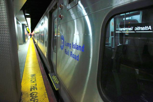 Trem descarrila em estação Brooklyn de metrô, na cidade de Nova York, deixando pelo menos 70 feridos - 04/01/2017 Trem descarrila em estação Brooklyn de metrô, na cidade de Nova York, deixando pelo menos 70 feridos - 04/01/2017